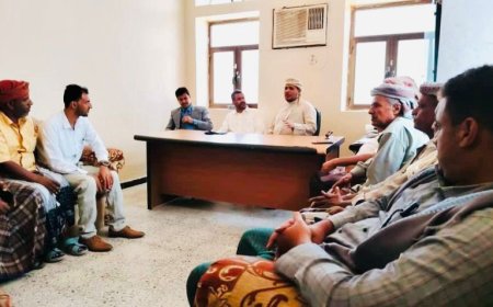 المحافظ الثقلي يزور نيابة ومحكمة سقطرى الابتدائية ويشيد بانتظام نشاط السلطة القضائية