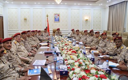 الفريق الداعري يعقد اجتماعاً موسعاً برؤساء هيئات ومدراء دوائر وزارة الدفاع