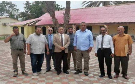 رئيس جامعة عدن يتفقد مشروع تركيب نظام الطاقة الشمسية بكلية التربية