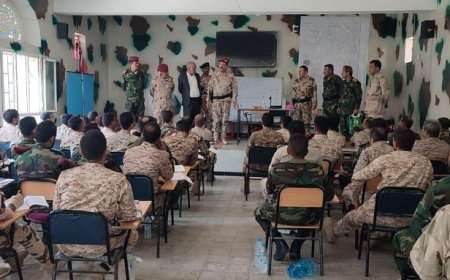 رئيس أركان محور تعز يشيد بالدورات التدريبية والتأهيلية للالوية العسكرية