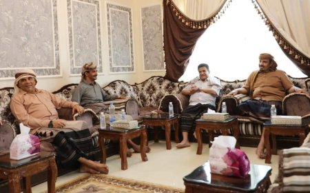 محافظ حضرموت يقدّم واجب العزاء لوزير النفط والمعادن في وفاة شقيقه