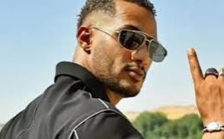 محمد رمضان يستفز جمهوره بمشروب مقاطع: (المقاطعة يا نمبر وان!)