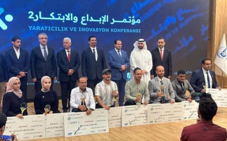 الوكيل الجفري يكرِّم الطلاب الفائزين في ختام مؤتمر الإبداع والإبتكار الثاني باسطنبول.