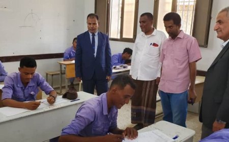 الوكيل العامري يدشن الامتحانات الوزارية بالمعهد المهني الصناعي بسيئون