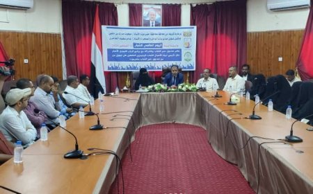 الوكيل العامري يكرم رواد الاعمال الحاصلين على منح مشاريع صندوق دعم الشباب بحضرموت