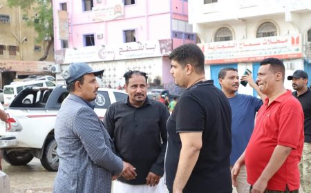 محافظ حضرموت يتفقّد أضرار الموجة المدارية على أحياء ديس المكلا ويوجّه بسرعة إزالة المخلفات وفتح الطرق