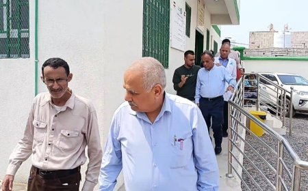 البيشي و العولقي يتفقدان مركزيين صحيين في منطقة الزحف الأحمر بالبريقة