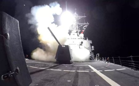 القوات الأمريكية : دمرنا زورقين للحوثيين