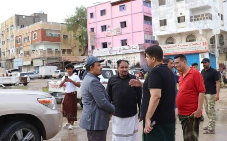 محافظ حضرموت يتفقّد أضرار الموجة المدارية على أحياء ديس المكلا ويوجّه بسرعة إزالة المخلفات وفتح الطرق