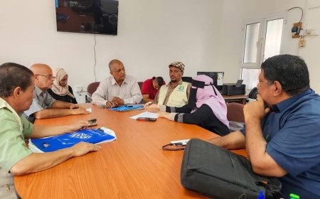 لقاء يناقش تنفيذ حملة نظافة شاملة في أحياء مديرية صيرة بعدن