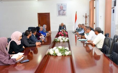 محافظ تعز يؤكد الحرص على الإرتقاء بمستوى الأداء في مختلف المرافق والمؤسسات