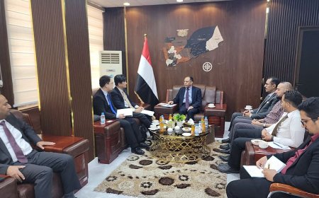 وزير الصناعة يبحث مع القائم بأعمال السفارة الصينية تعزيز التعاون الاقتصادي والتجاري