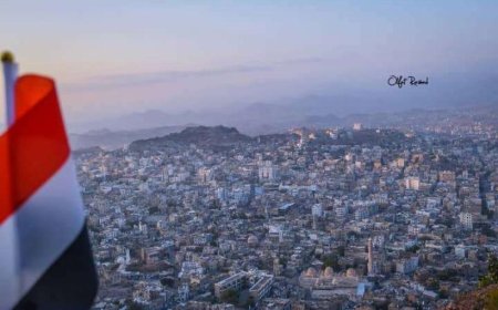 مسؤول سابق يتحدى محافظ تعز لمناظرة علنية