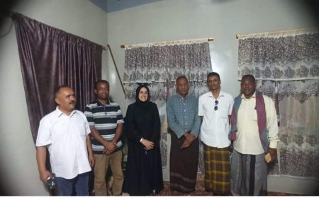 المدير العام للثقافة في حضرموت يطمئن على صحة المخرج المسرحي عبدالهادي التميمي 