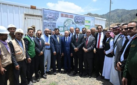 الوزير البكري .. يبدي اعجابه بمستوى الوعي الوطني لأبناء تعز