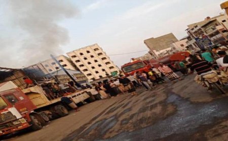 نشوب حريق في معمل تصنيع للورق بعدن 