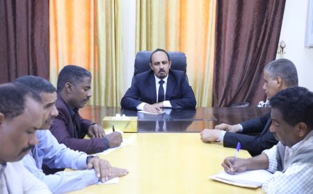 محافظ حضرموت يرأس اجتماعاً للمكتب التنفيذي بمديرية غيل باوزير ويؤكد الاهتمام بجميع مديريات المحافظة