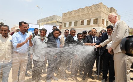 محافظ حضرموت يفتتح ويتفقد عددًا من المشاريع بمديرية غيل باوزير