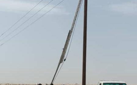 الفرق الفنية لمؤسسة مياه عدن تواصل صيانة خطوط الكهرباء في حقل بئر أحمد