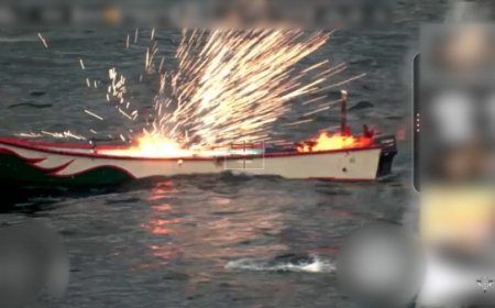 انفجار صاروخين قرب سفينة شرق عدن