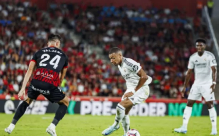 أنشيلوتي يتوعد برشلونة ويمنح مبابي وفينيسيوس حرية الاختيار