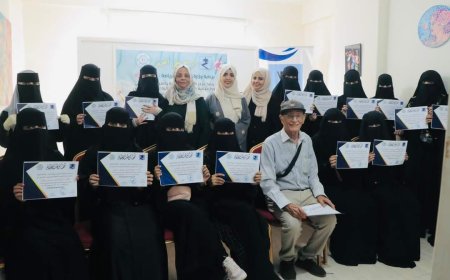برعاية الوزير البكري.. اختتام ورشة الرسم على الحرير بعدن