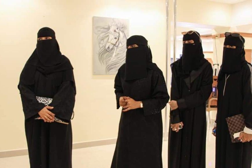 اختتام معرض سفوماتو للفنانة التشكيلية مريم الهلالي بالمكلا