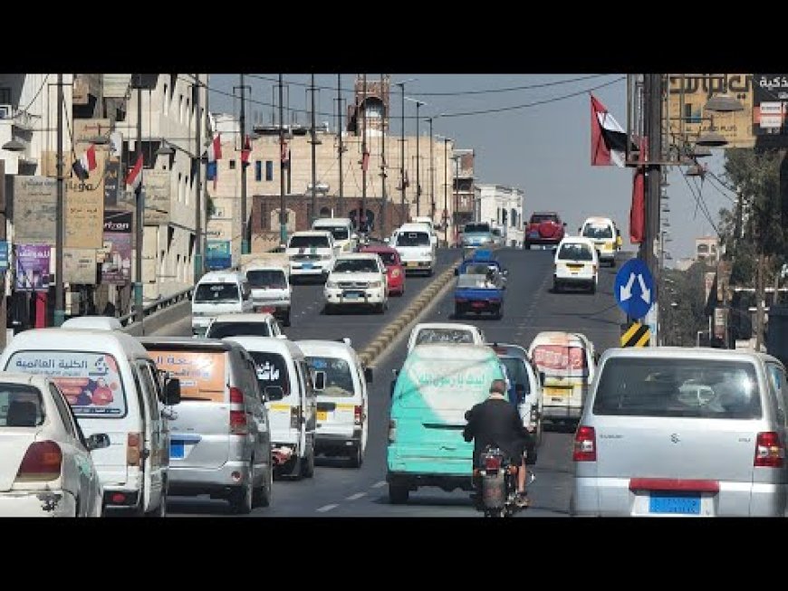 عبارة غريبة في باص "دباب" بامانة العاصمة صنعاء.. صورة