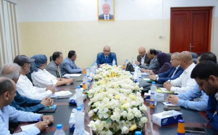 اجتماع يناقش سير أداء وخطط ومشاريع وزارة الاتصالات والمؤسسات التابعة لها