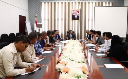 وزير العدل يترأس اجتماعاً للجنة مراجعة الأداء المالي والإداري لمحاكم محافظة حضرموت