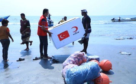 الهلال الأحمر التركي يدشن توزيع أدوات الاصطياد في عدن  