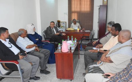 لصور يتفقد كليتي الإعلام والآداب والاستعدادات الجارية لانطلاق إذاعة جامعة عدن