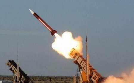 الحوثي يهاجم سفينة سعودية وأخرى بصواريخ بالسيتية