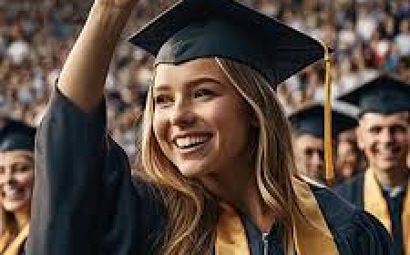 "الدكتوراه الفخرية" وهوس الألقاب.. آفات تغزو أسواق الثقافة