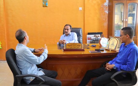مدير عام خور مكسر يلتقي نائب مدير مكتب الإعلام بعدن لبحث تطوير العمل الإعلامي في المديرية