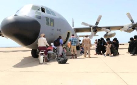 القوات المشتركة تسيّر رحلة جوية مجانية لنقل 50 طالباً من سقطرى إلى حضرموت