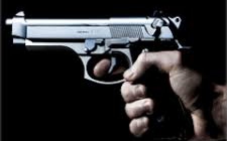 بالفيديو .. شاب من محافظة ريمة يبكي صديقا بعد أن قتله بالخطأ