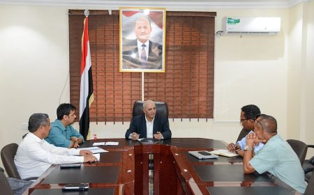 الوزير الشرجبي يناقش خطة تنفيذ مشروع سبل العيش ويتفقد خط نقل المياه بعدن