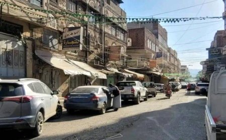 إضراب شامل في أكبر سوق للملابس بصنعاء