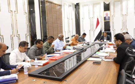 محافظ حضرموت يرأس اجتماعًا لمجلس إدارة المؤسسة المحلية للمياه والصرف الصحي بساحل حضرموت