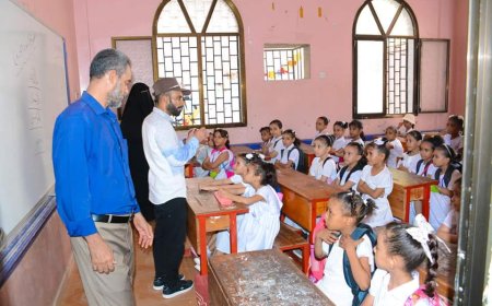 عدن .. مدير عام صيرة يطلع على عدد من المشاريع والمنشآت التعليمية 
