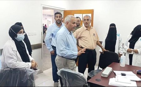 عدن.. مدير عام مكتب الصحة يتفقد مركز الأمومة والطفولة بدارسعد