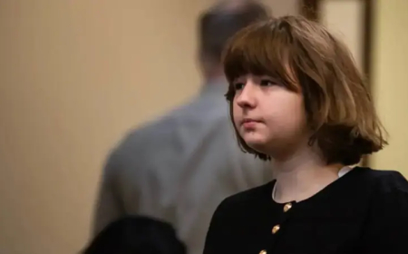 "حادثة غريبة".. مراهقة أمريكية تقتل والدتها "بدم بارد" وتنشغل بالرسائل (صور)