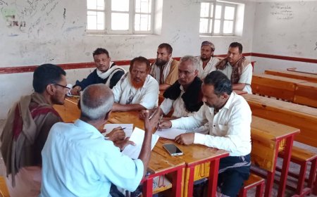 بحضور عضو انتقالي محافظة لحج حسان الفتاحي الحوشبي..  اجتماع لمجلس اباء بمدرسة الصديق بحبيل حنش بالمسيمير لحج