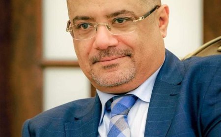 الوزير الدكتور واعد باذيب يعزي بوفاة المهندس عبدالله أحمد الوالي