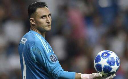 حارس ريال مدريد السابق يرحب بارتداء قميص برشلونة بعد إصابة تير شتيجن