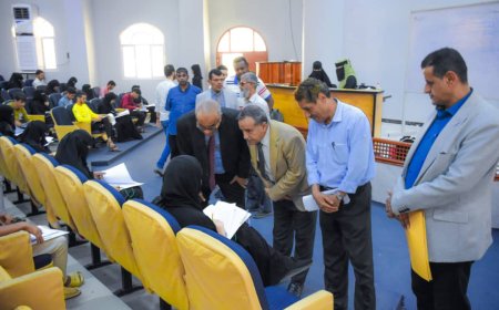رئيس جامعة عدن يتفقد سير امتحانات المفاضلة بكليتي الصيدلة والتمريض