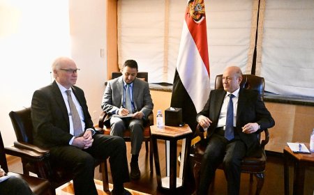 رئيس مجلس القيادة يستقبل المبعوث الامريكي الى اليمن