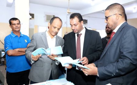 -خلال جولته التفقدية-     الوزير العكبري يطلع على التحديثات في المؤسسة العامة لمطابع الكتاب المدرسي بعدن