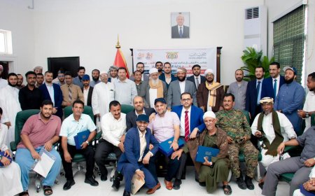 بالتزامن مع ذكرى ثورتي سبتمبر وأكتوبر المجيدتين ..  وزير الأوقاف يكرم موظفي ديوان عام الوزارة المبرزين بالعاصمة المؤقتة عدن 